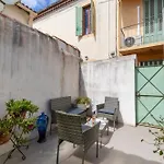 Patio Prive Au Coeur De Clim Arenes A Pied Dom wakacyjny
