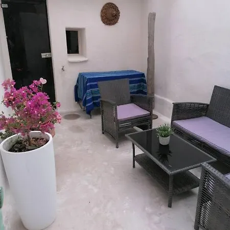 Maison De T2 Clim, Terrasse, Arenes Holiday home *