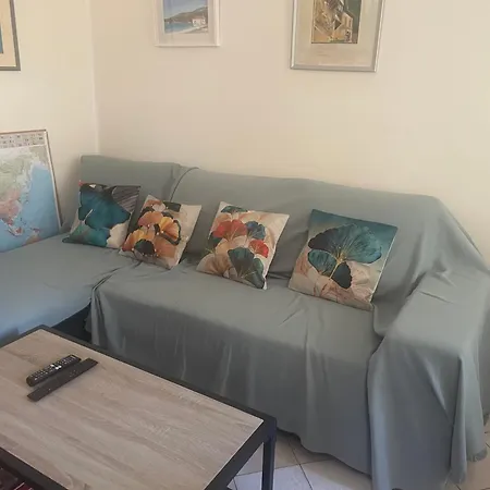 Holiday home Maison De T2 Clim, Terrasse, Arenes Nimes
