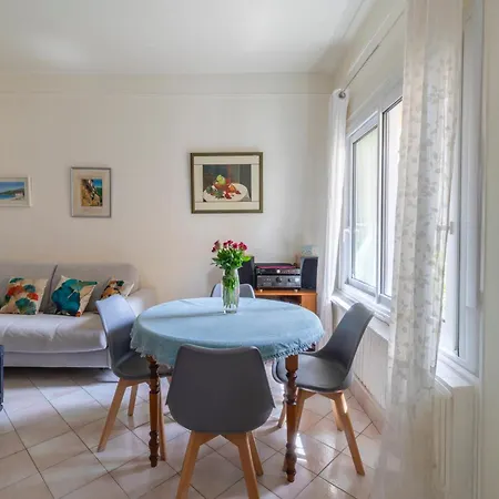 Maison De T2 Clim, Terrasse, Arenes Holiday home *