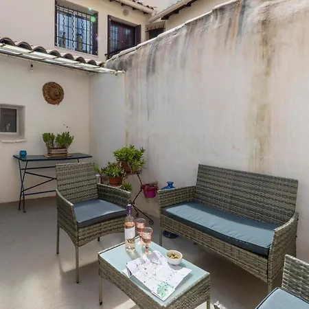 Maison De T2 Clim, Terrasse, Arenes Holiday home Nimes