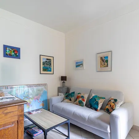 Holiday home Maison De T2 Clim, Terrasse, Arenes Nimes