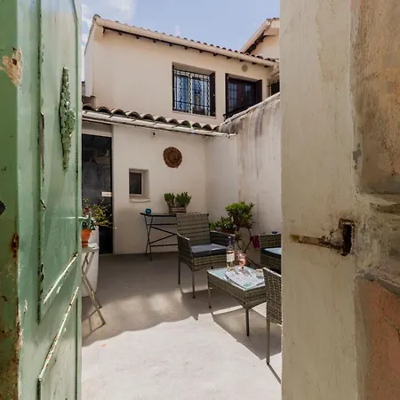 Patio Prive Au Coeur De Clim Arenes A Pied *