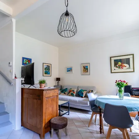 Maison De T2 Clim, Terrasse, Arenes Holiday home Nimes