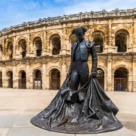 Patio Prive Au Coeur De Clim Arenes A Pied