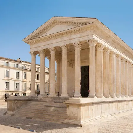 Hébergement de vacances Pépin le bref Cour Privée Wifi proche Arènes Nîmes