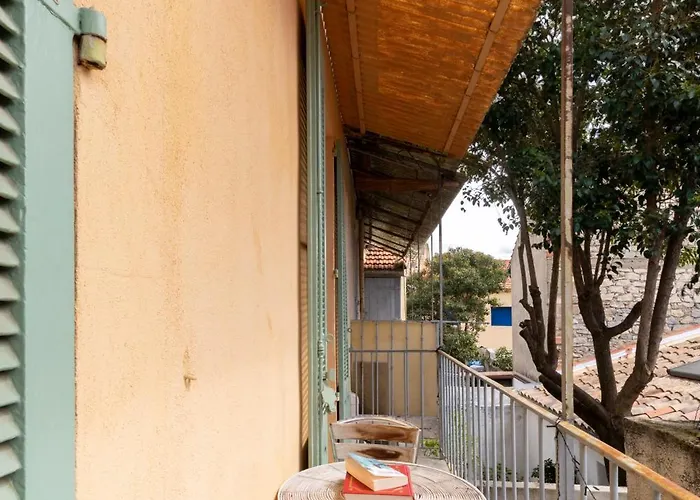 Hébergement de vacances Pépin le bref Cour Privée Wifi proche Arènes