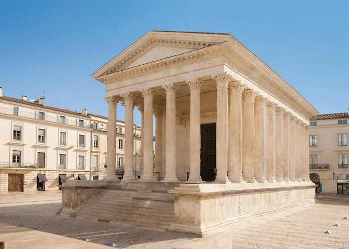 Hébergement de vacances Pépin le bref Cour Privée Wifi proche Arènes Nîmes
